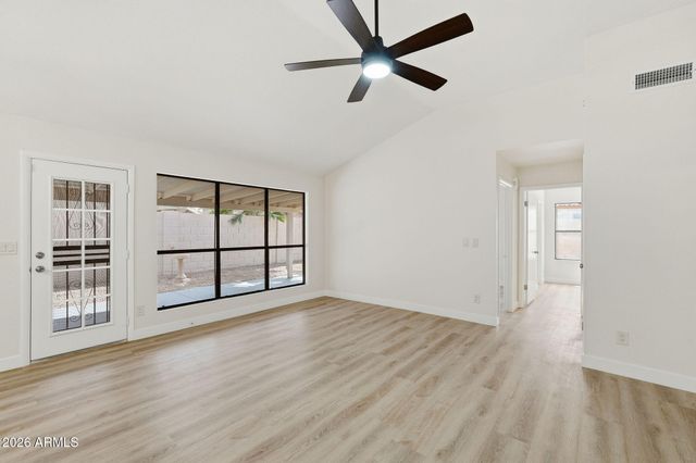 7113 W JULIE Drive, Glendale, AZ 85308