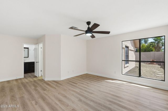 7113 W JULIE Drive, Glendale, AZ 85308