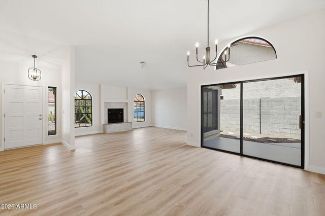 7113 W JULIE Drive, Glendale, AZ 85308