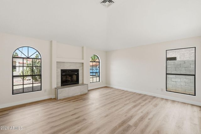 7113 W JULIE Drive, Glendale, AZ 85308