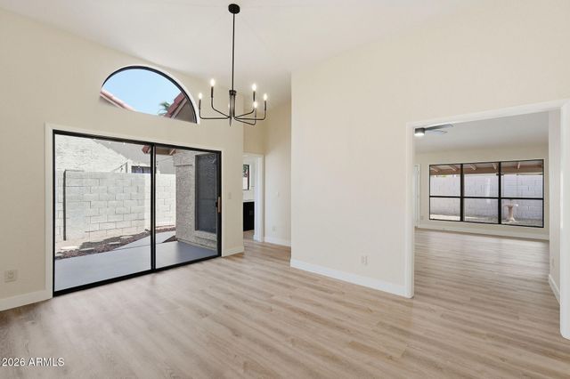 7113 W JULIE Drive, Glendale, AZ 85308