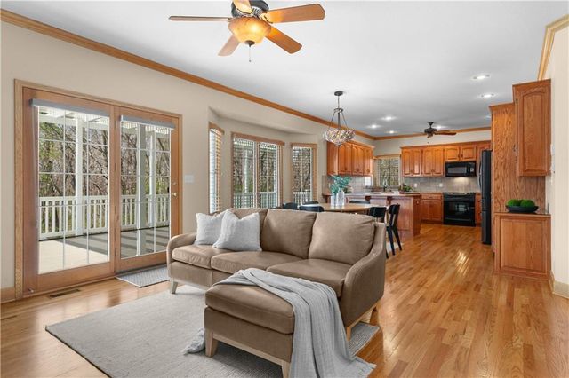 4203 SE Willow Ridge Court, Blue Springs, MO 64014