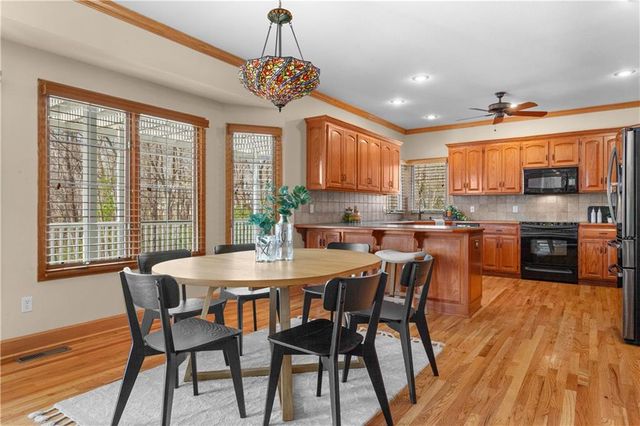 4203 SE Willow Ridge Court, Blue Springs, MO 64014