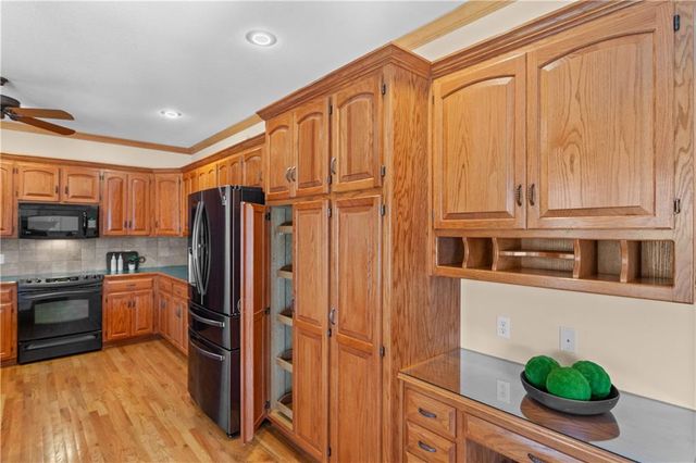 4203 SE Willow Ridge Court, Blue Springs, MO 64014