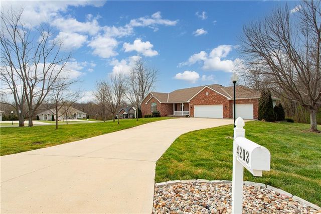 4203 SE Willow Ridge Court, Blue Springs, MO 64014
