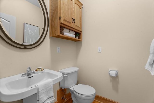 4203 SE Willow Ridge Court, Blue Springs, MO 64014
