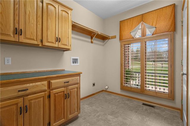 4203 SE Willow Ridge Court, Blue Springs, MO 64014