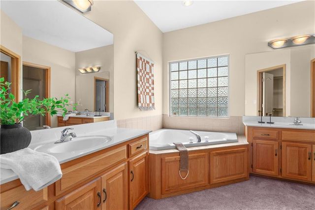 4203 SE Willow Ridge Court, Blue Springs, MO 64014