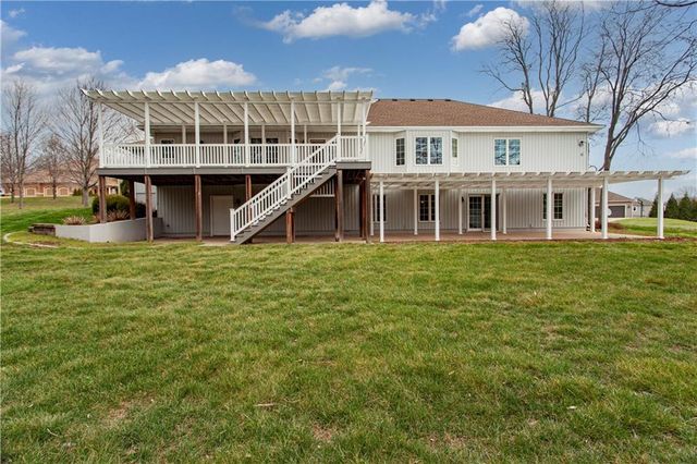 4203 SE Willow Ridge Court, Blue Springs, MO 64014