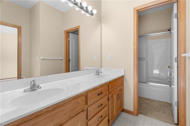 4203 SE Willow Ridge Court, Blue Springs, MO 64014