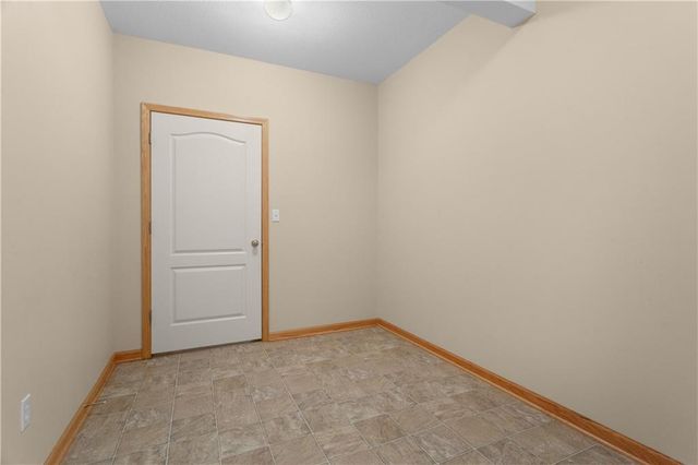 4203 SE Willow Ridge Court, Blue Springs, MO 64014