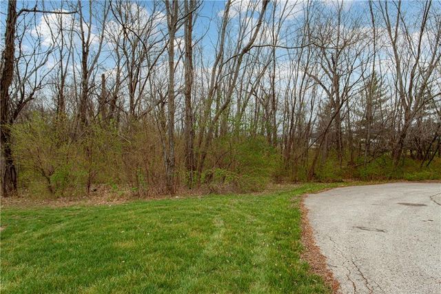 4203 SE Willow Ridge Court, Blue Springs, MO 64014