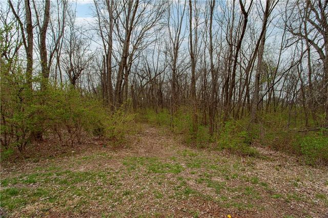 4203 SE Willow Ridge Court, Blue Springs, MO 64014