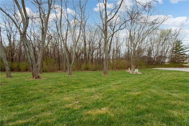 4203 SE Willow Ridge Court, Blue Springs, MO 64014