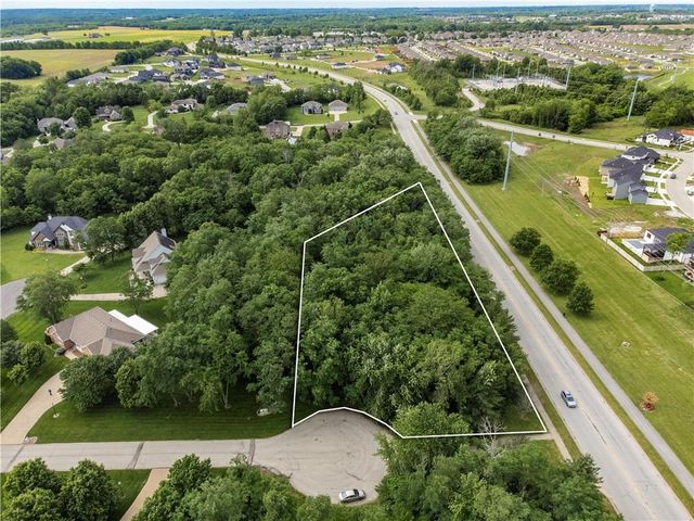 4203 SE Willow Ridge Court, Blue Springs, MO 64014