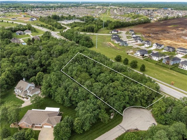 4203 SE Willow Ridge Court, Blue Springs, MO 64014