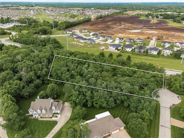 4203 SE Willow Ridge Court, Blue Springs, MO 64014