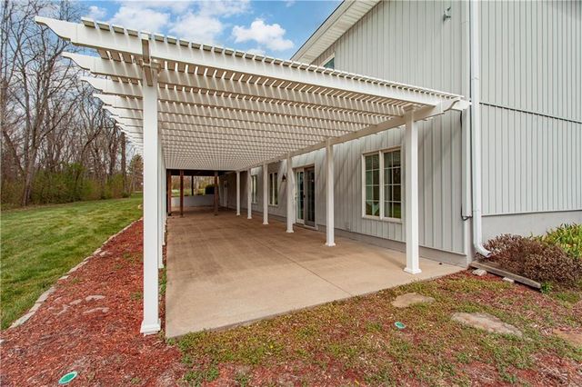 4203 SE Willow Ridge Court, Blue Springs, MO 64014