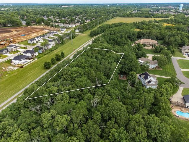 4203 SE Willow Ridge Court, Blue Springs, MO 64014