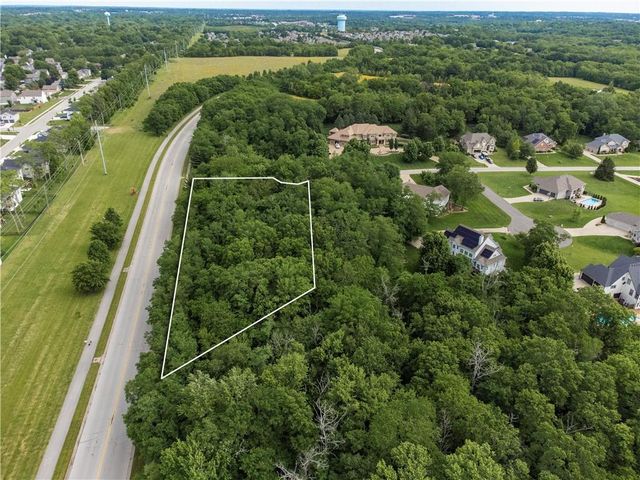 4203 SE Willow Ridge Court, Blue Springs, MO 64014