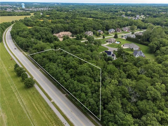 4203 SE Willow Ridge Court, Blue Springs, MO 64014