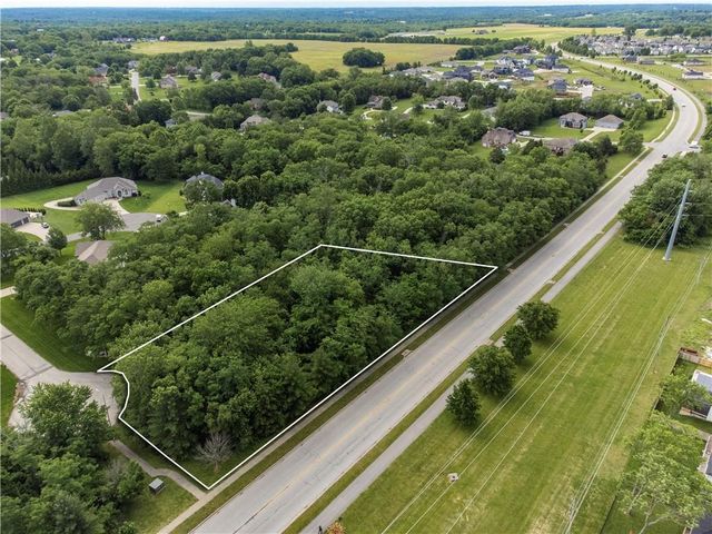 4203 SE Willow Ridge Court, Blue Springs, MO 64014