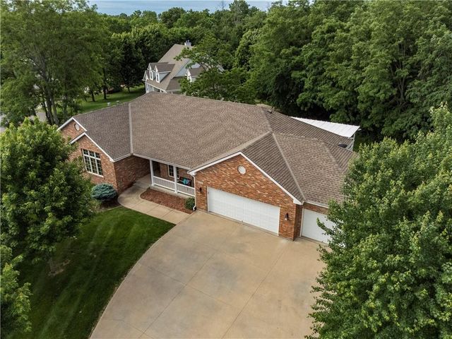 4203 SE Willow Ridge Court, Blue Springs, MO 64014