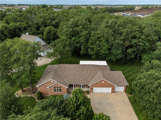 4203 SE Willow Ridge Court, Blue Springs, MO 64014
