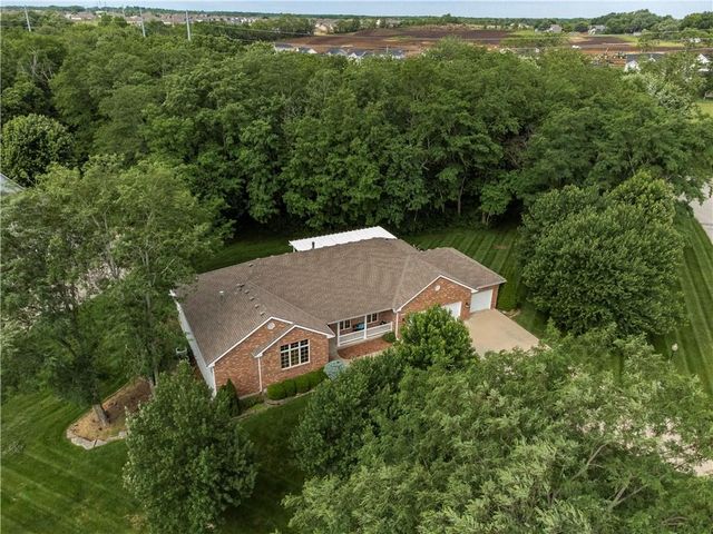 4203 SE Willow Ridge Court, Blue Springs, MO 64014