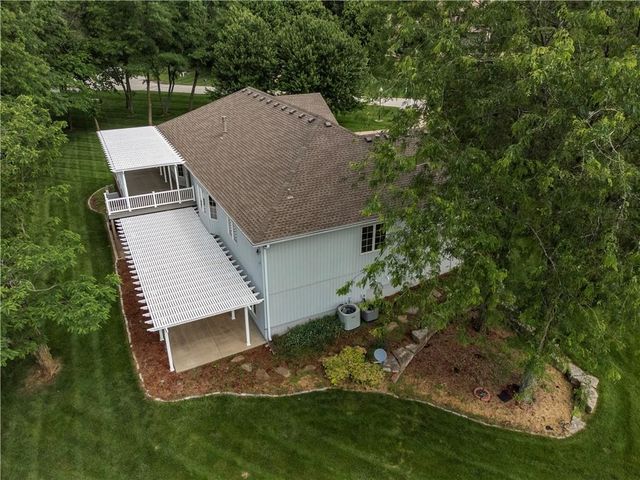 4203 SE Willow Ridge Court, Blue Springs, MO 64014
