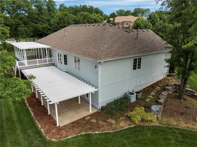 4203 SE Willow Ridge Court, Blue Springs, MO 64014