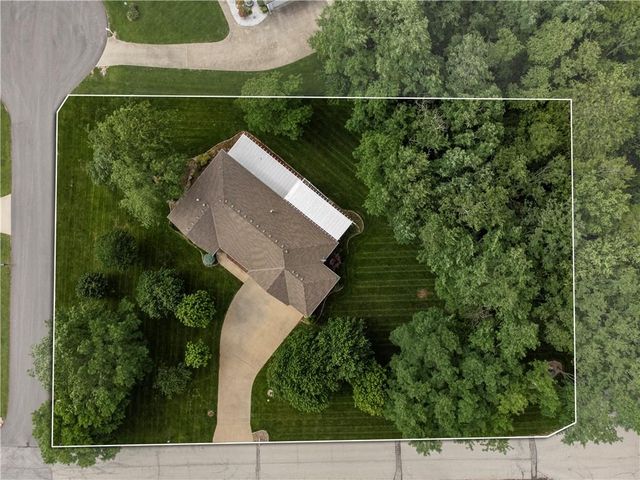 4203 SE Willow Ridge Court, Blue Springs, MO 64014