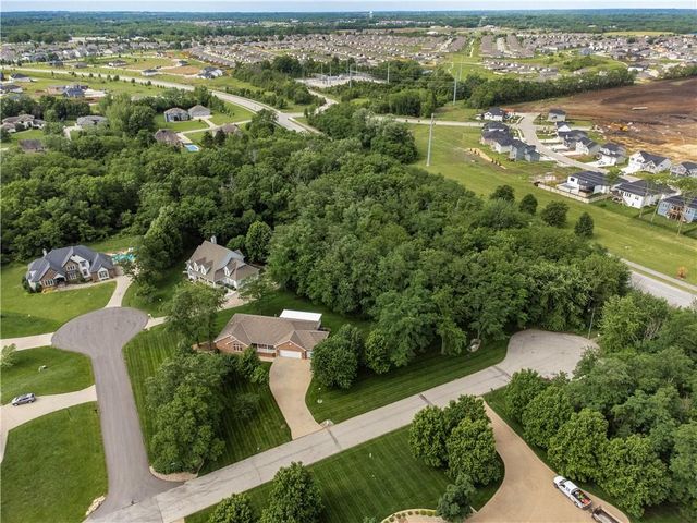 4203 SE Willow Ridge Court, Blue Springs, MO 64014
