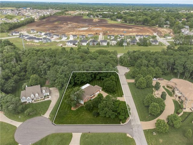 4203 SE Willow Ridge Court, Blue Springs, MO 64014