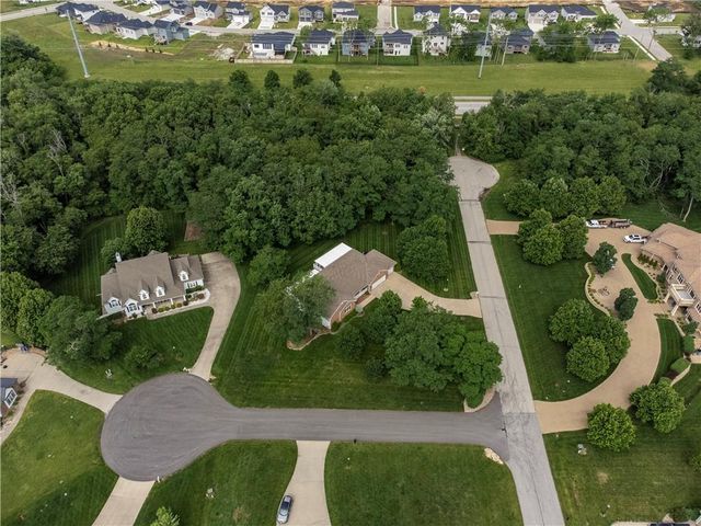 4203 SE Willow Ridge Court, Blue Springs, MO 64014