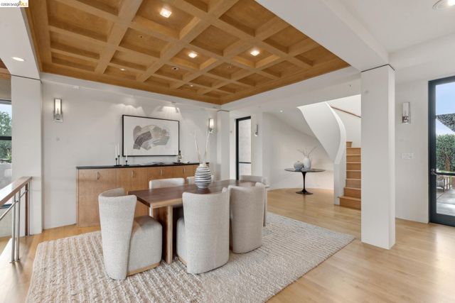5 Woodside Way, Oakland, CA 94611