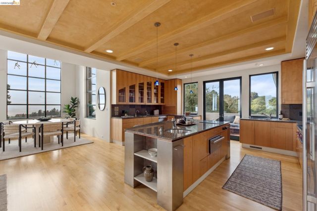 5 Woodside Way, Oakland, CA 94611