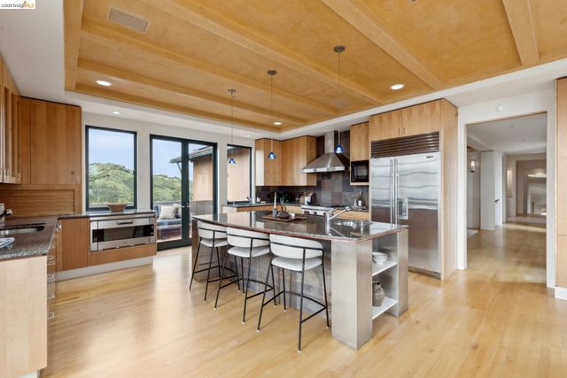 5 Woodside Way, Oakland, CA 94611