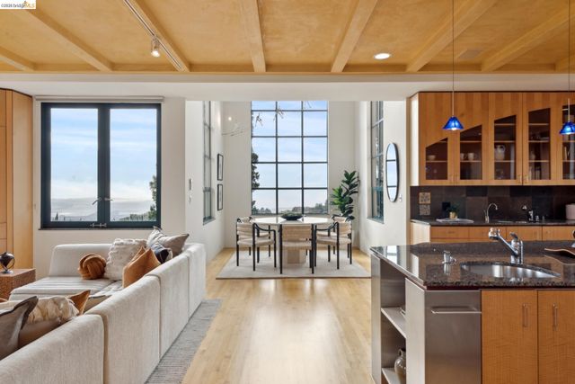 5 Woodside Way, Oakland, CA 94611