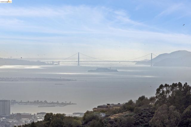 5 Woodside Way, Oakland, CA 94611