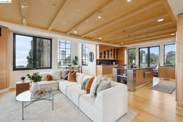 5 Woodside Way, Oakland, CA 94611