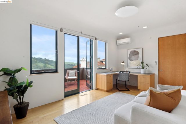 5 Woodside Way, Oakland, CA 94611