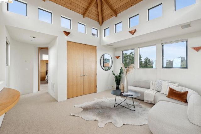 5 Woodside Way, Oakland, CA 94611