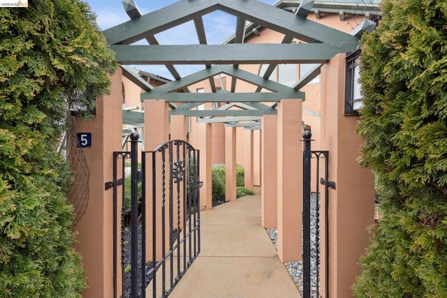 5 Woodside Way, Oakland, CA 94611