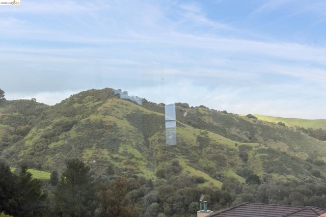 5 Woodside Way, Oakland, CA 94611