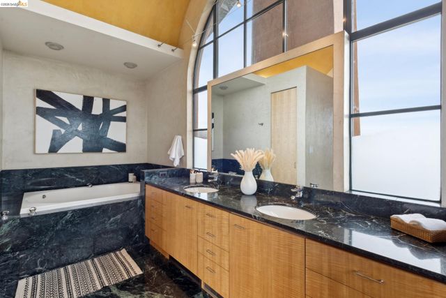 5 Woodside Way, Oakland, CA 94611