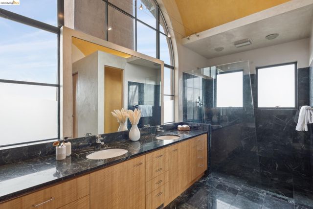 5 Woodside Way, Oakland, CA 94611