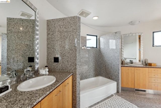 5 Woodside Way, Oakland, CA 94611