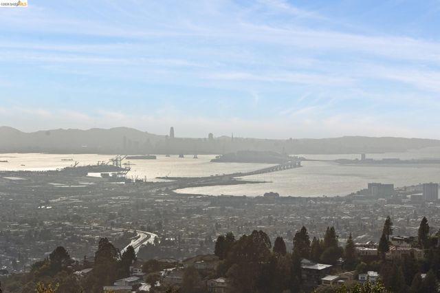 5 Woodside Way, Oakland, CA 94611