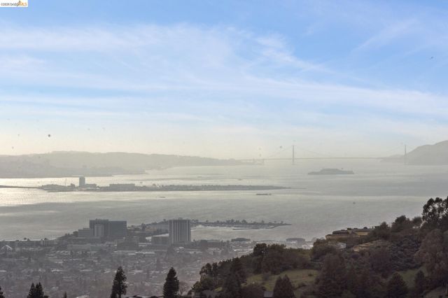 5 Woodside Way, Oakland, CA 94611